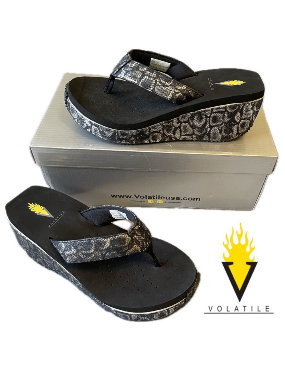 NIB Volatile Frappachino Silver Black Snake Python Platform Wedge Sandal Thong 7